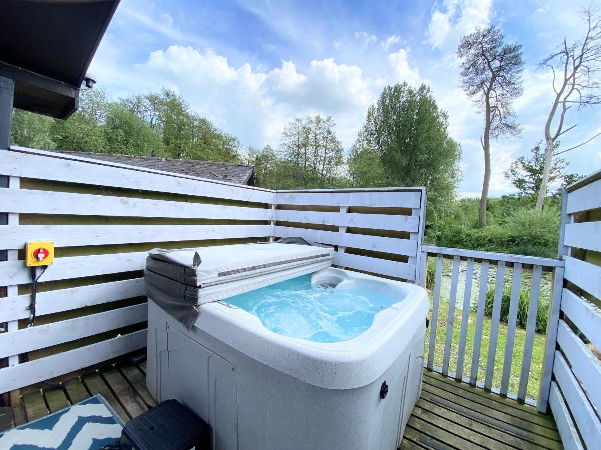 Вілла Magpie 2 Hot Tub Huntersmoon-Warminster-Longleat-Wiltshire Екстер'єр фото